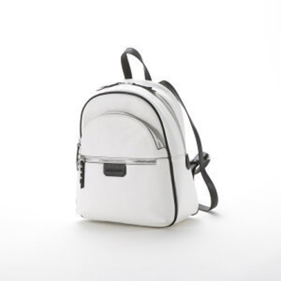 Backpack - Picture 3 of 7